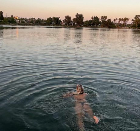 Holly Youpa pretty actress galleries