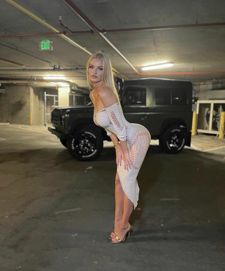 Zienna Sonne model hot pics