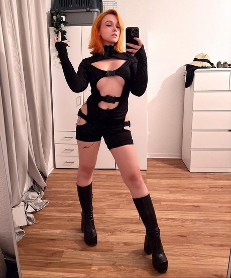 Feedeline porn model pics