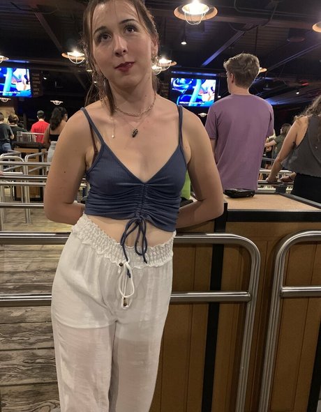 swallowpeaches adult model pic