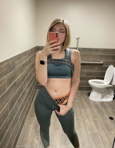 LilMisssIris star nudes images