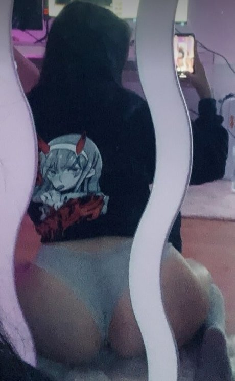 kyriax model sexy pics