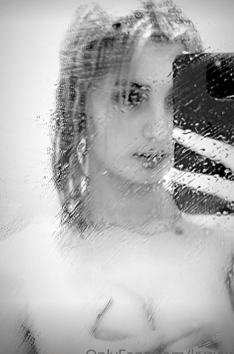 kyriax erotic actress pictures