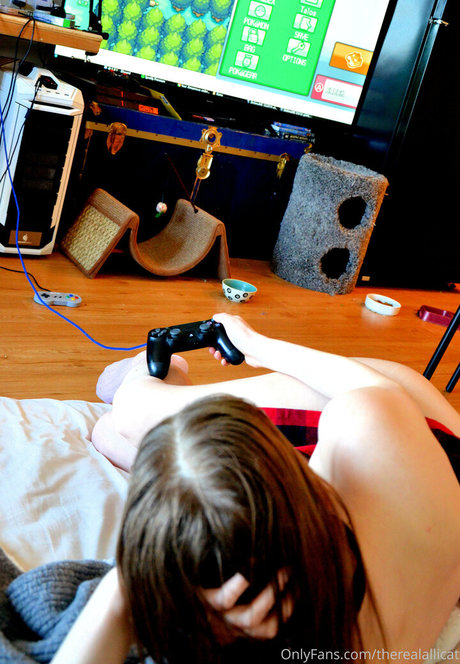 therealallicat adult model photo