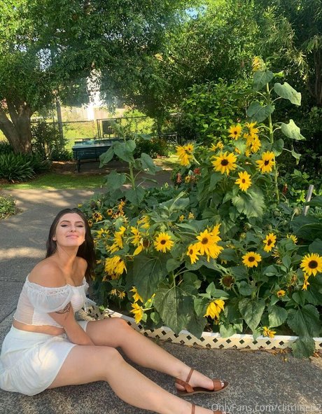 clitriinee2 sex actress gallery