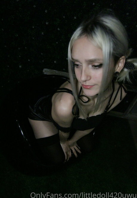 littledoll420uwu star sexy pic