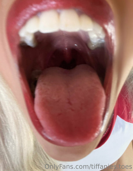 tiffanies toes naked model image