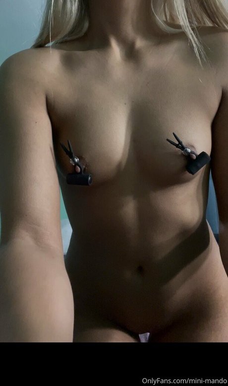 mini mando pretty model pic