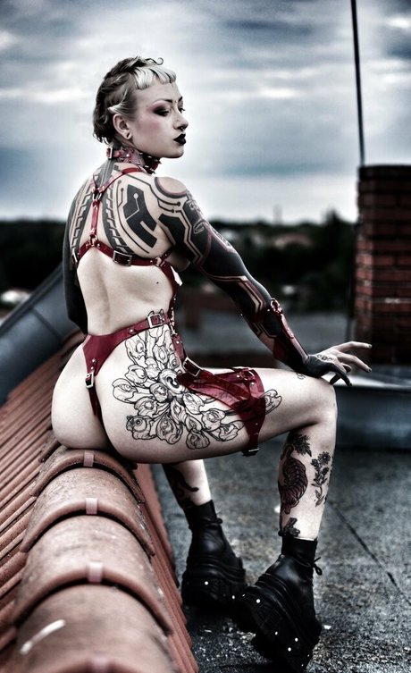 deadlexi naked model photos