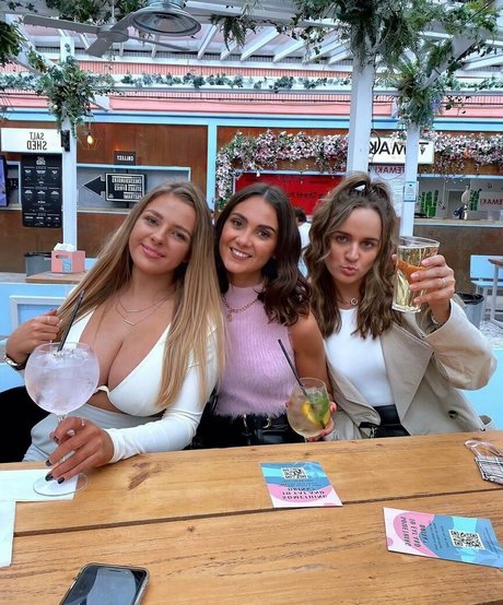 Chloe Ilsley pretty star galleries