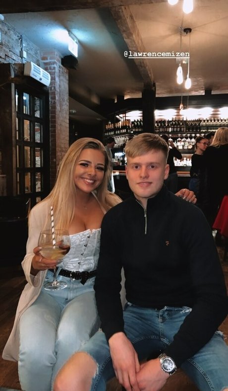 Chloe Ilsley erotic actress galleries