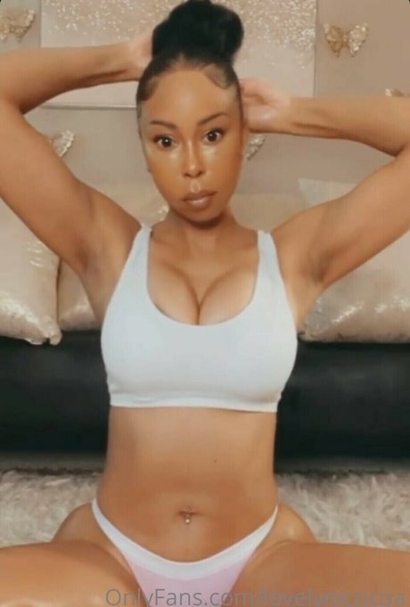 Lovelynicocoa hot pornstar pic