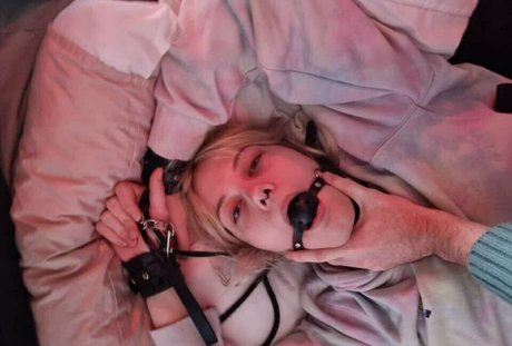 izzystewart art model pics