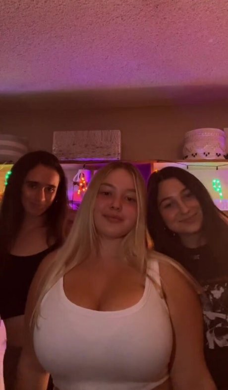 Peytn hot star photo