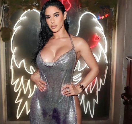 Jasleen Brar erotic pornstar pictures