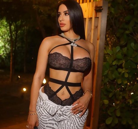 Jasleen Brar pornstar beautiful pic