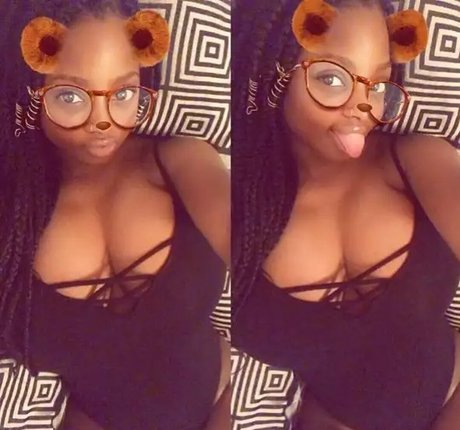 Itstaviaa pornstar naked photo