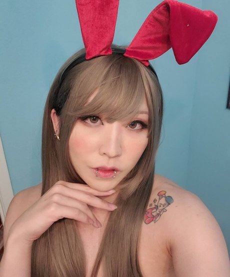 Cloudyninecos model hd image