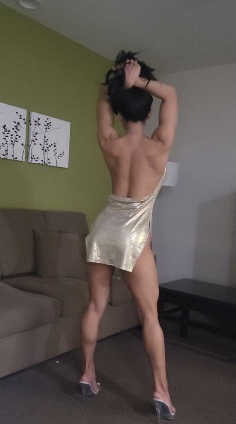 mynxmamii erotic model pic