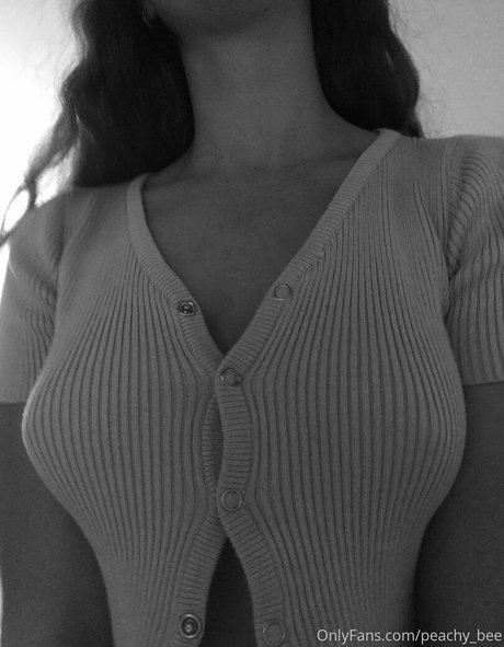 peachy bee xxx model galleries