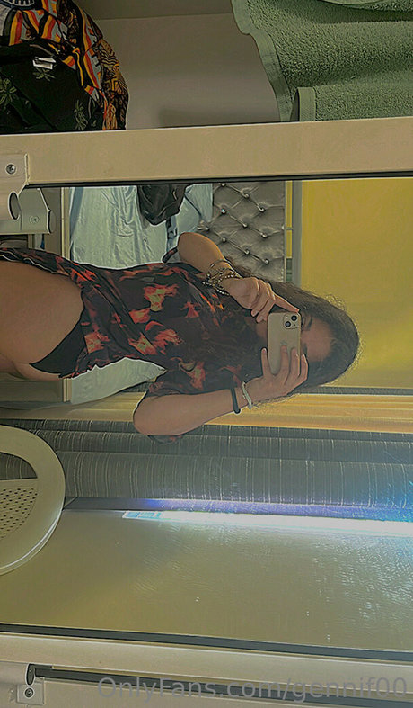 gennif00 pornographic model photos