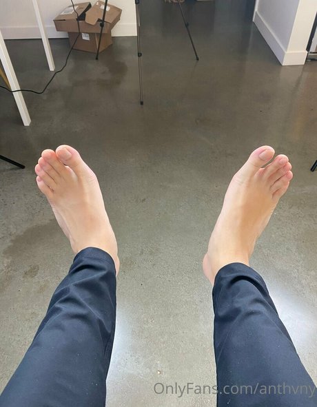 anthvny model naked photo