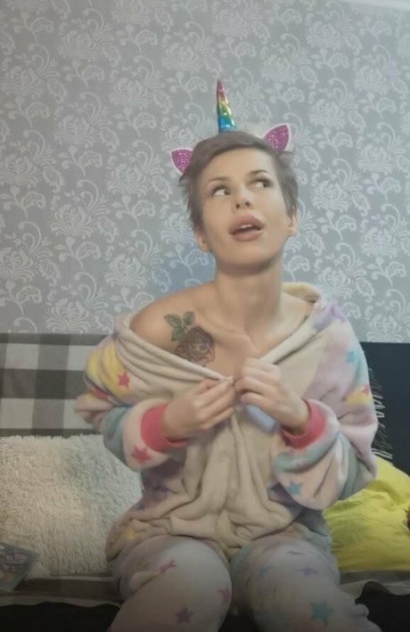 elenahug Profile pic