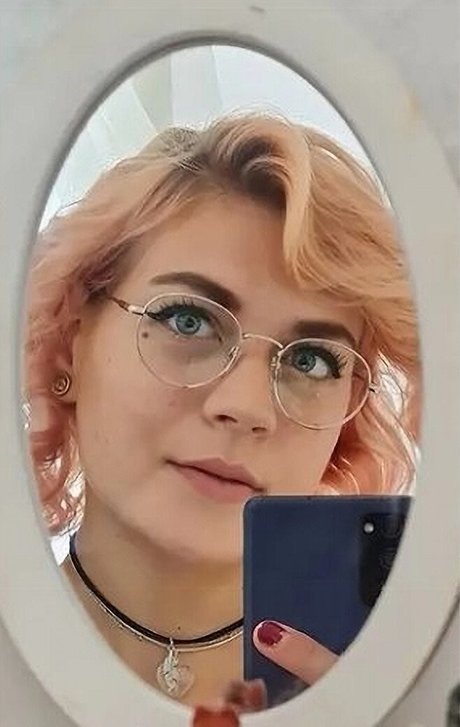 Caroline Haas star naked photo