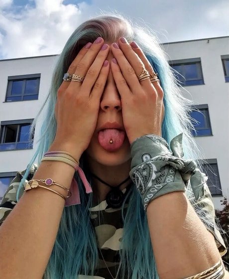 Caroline Haas high quality actress gallery