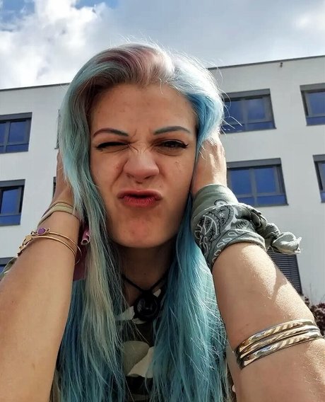 Caroline Haas naked actress photo