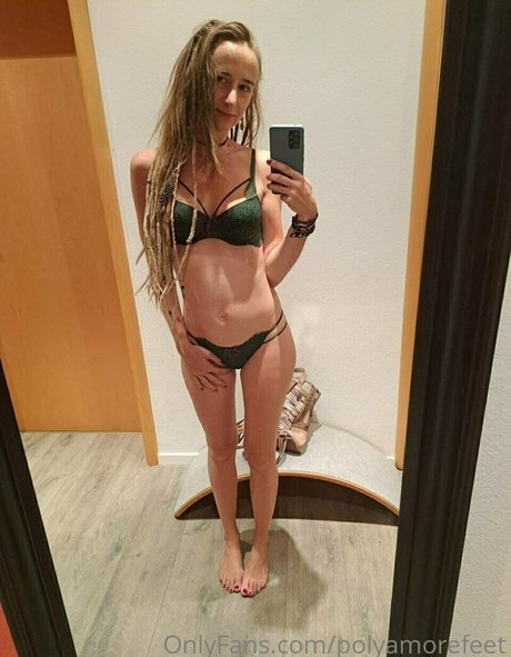 polyamorefeet art star img