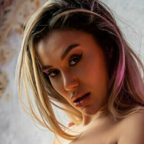 Sustotheanne naked model img