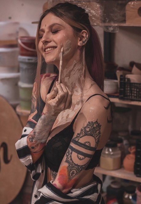 Vse Zrya star nude gallery