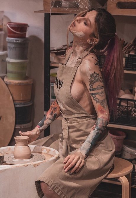 Vse Zrya erotic star image