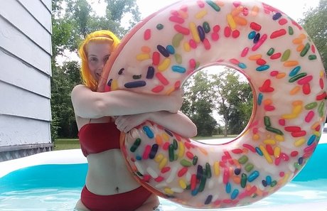 Empresselfiie model photo