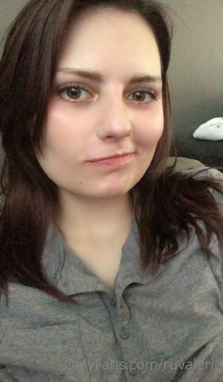 ruvalerie pornstar hot pic