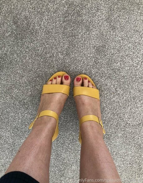 spreadtoesnothate adult model gallery