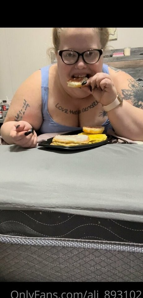 ali 893102 nude actress img