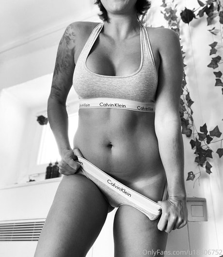 vicalouquafree nude actress gallery