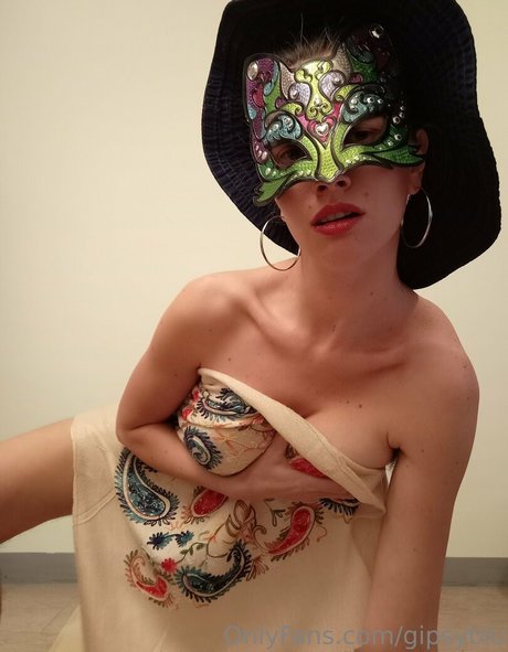 gipsyblu xxx pornstar img