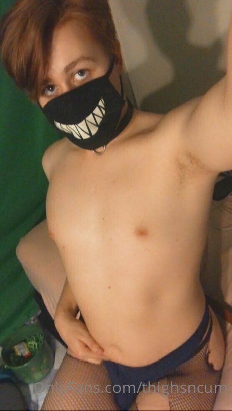 thighsncum model nice pic