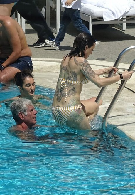 Asia Argento perfect model gallery