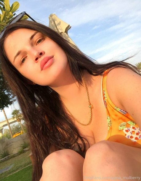 yanamulberry model high quality pictures