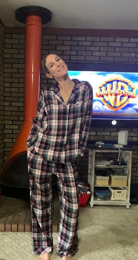 the lil birdie hot actress pictures