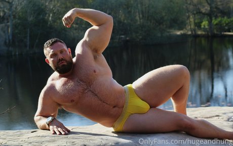 hugeandhung erotic star galleries