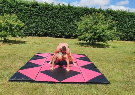 hugeandhung pornstar top picture