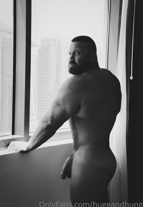 hugeandhung adult actress galleries