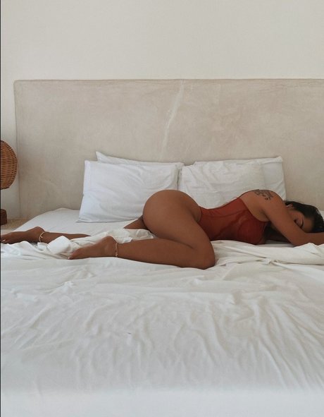 OfficialArmaniMarie naked pornstar images