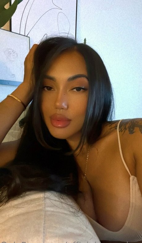 OfficialArmaniMarie model top photo