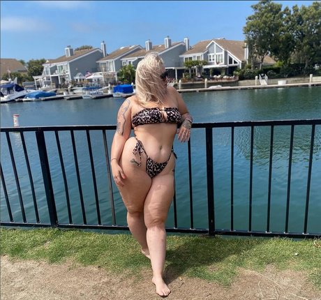 moderndaymonroee erotic star picture